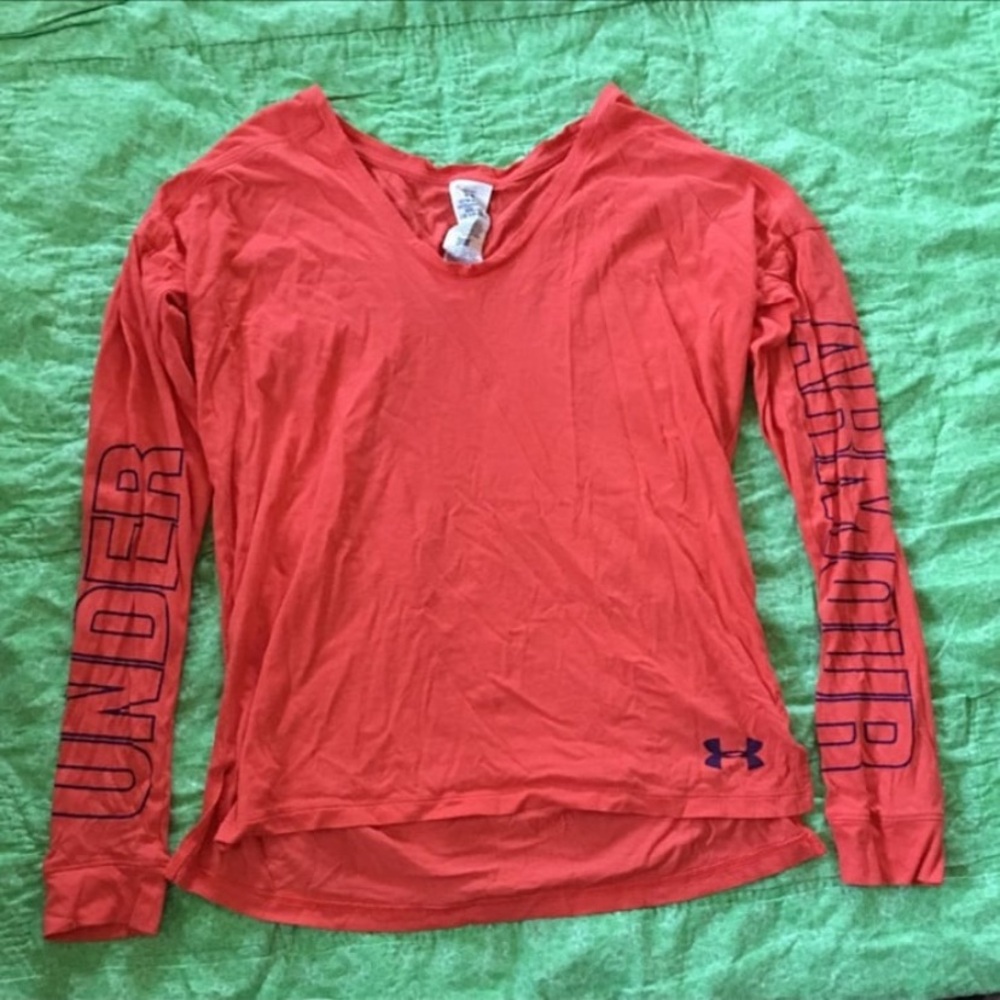 Under Armour Women's Long Sleeve shirt Size Small/Medium